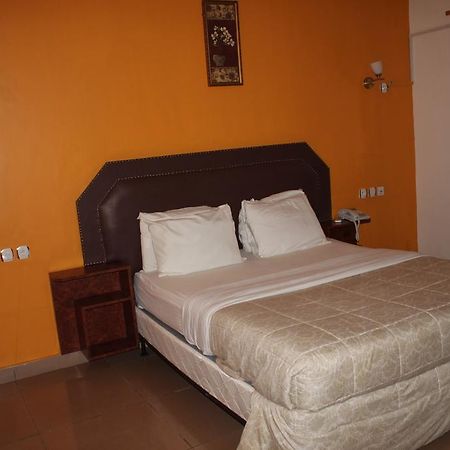 Zambezi Inn Hotel Конакри Экстерьер фото