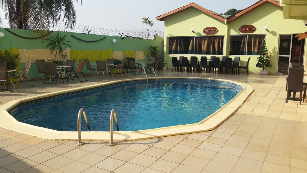 Zambezi Inn Hotel Конакри Экстерьер фото