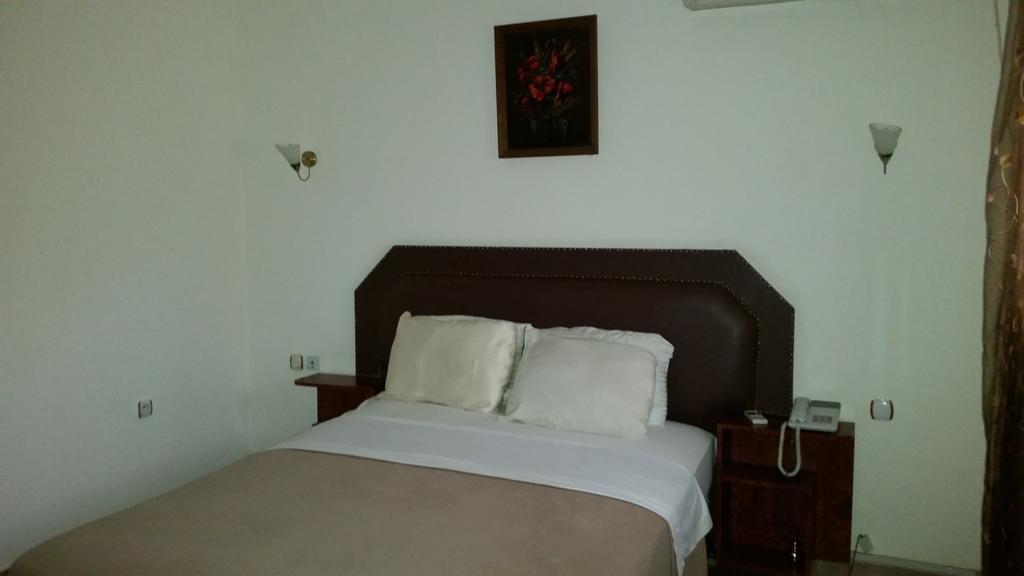 Zambezi Inn Hotel Конакри Номер фото