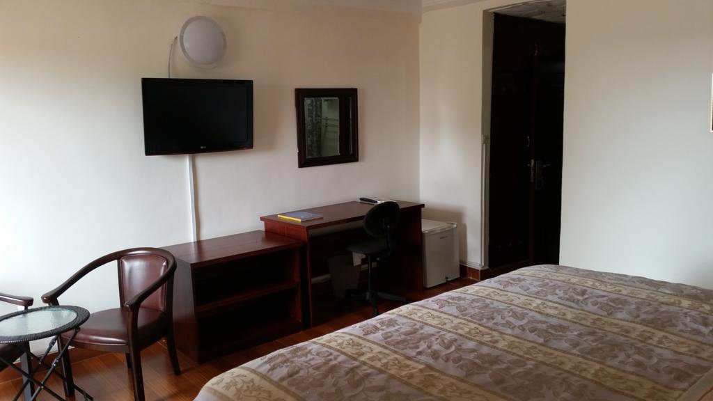 Zambezi Inn Hotel Конакри Номер фото