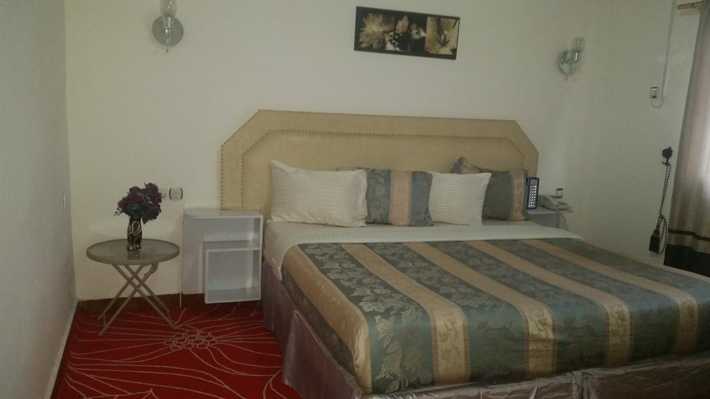 Zambezi Inn Hotel Конакри Экстерьер фото