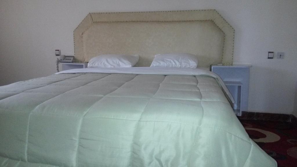Zambezi Inn Hotel Конакри Номер фото