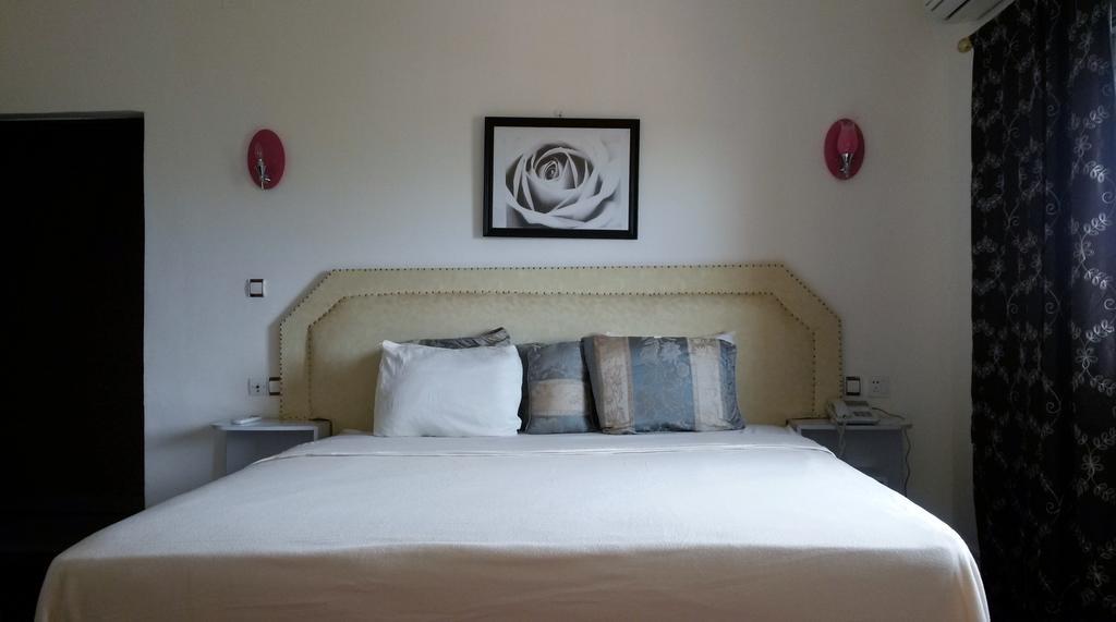 Zambezi Inn Hotel Конакри Номер фото
