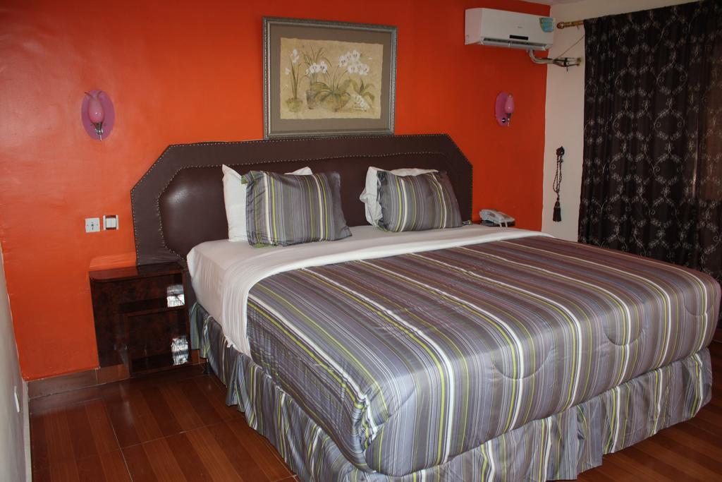 Zambezi Inn Hotel Конакри Экстерьер фото