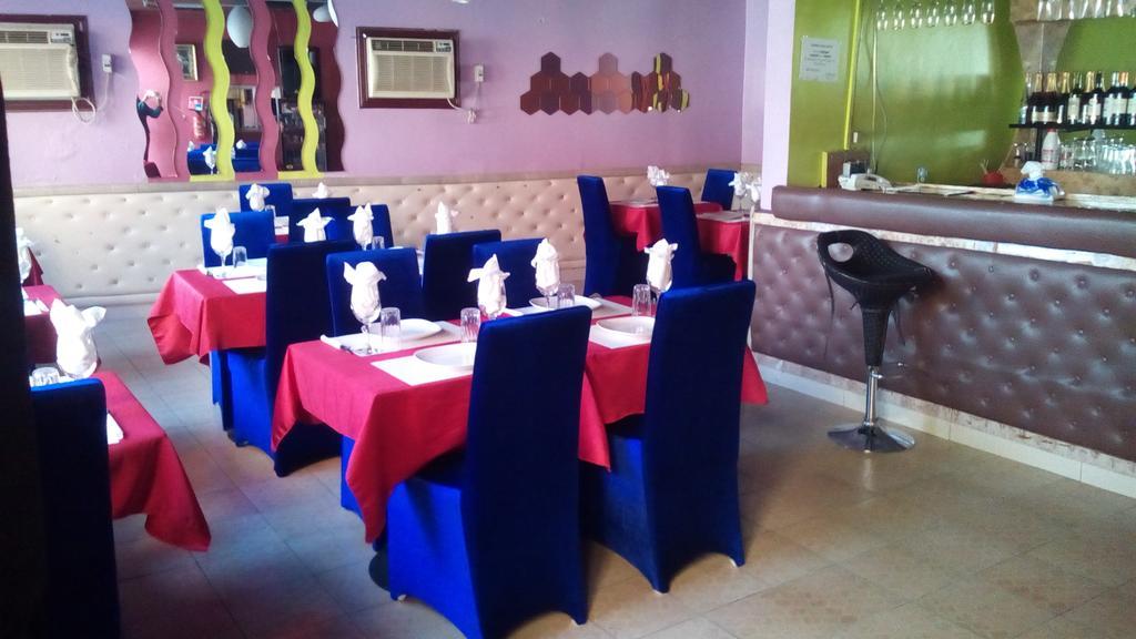 Zambezi Inn Hotel Конакри Экстерьер фото