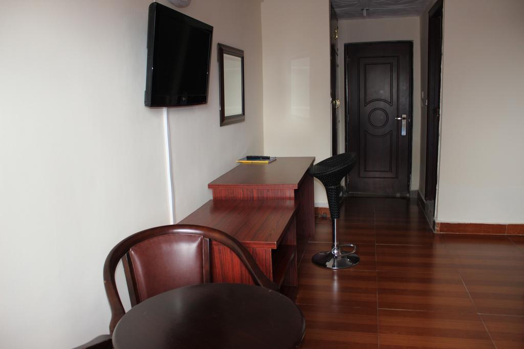 Zambezi Inn Hotel Конакри Экстерьер фото